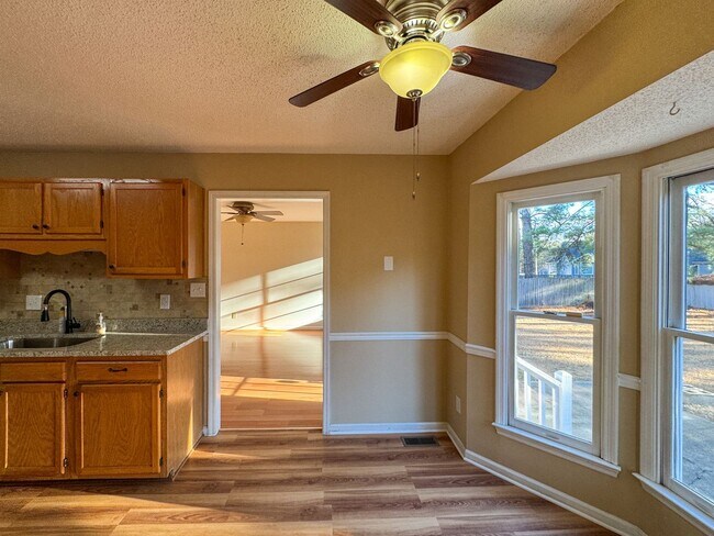 Building Photo - Charming 3 Bed 2 Bath Home in Jack Britt