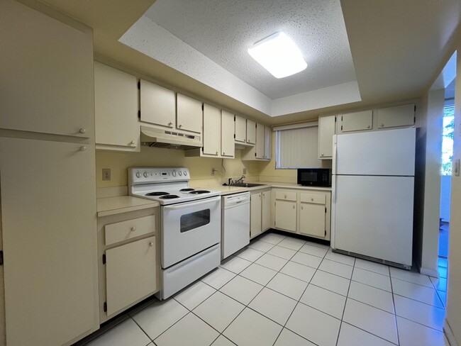 Building Photo - 3154 Via Poinciana