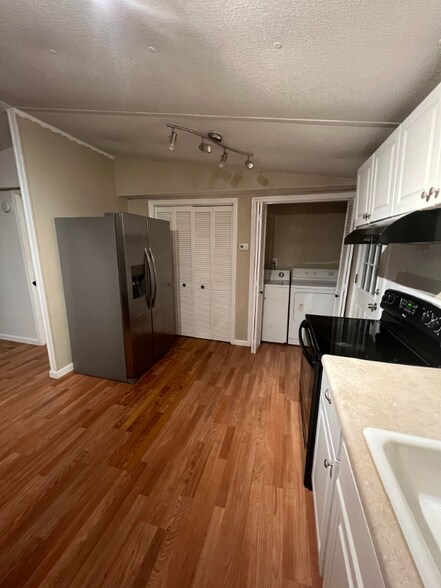 Building Photo - 6728 Sunrise Dr