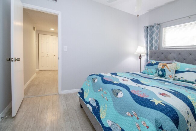 Building Photo - Fully Furnished - 2 bed 2 Bath villa - South Sarasota