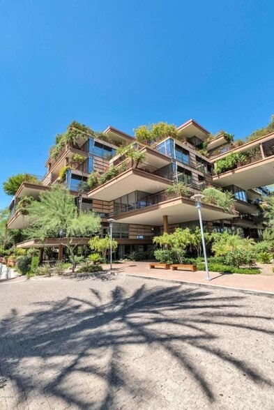 Building Photo - 7137 E Rancho Vista Dr