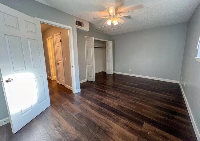 Building Photo - 16 Cape Dr NW