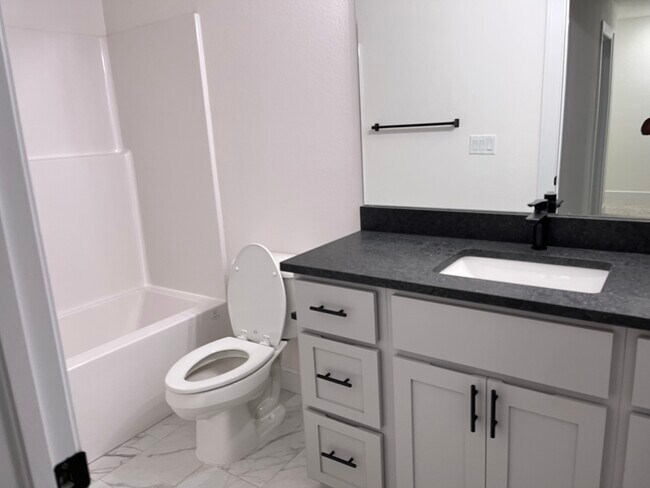 Building Photo - 3201 SW Lovely Ln