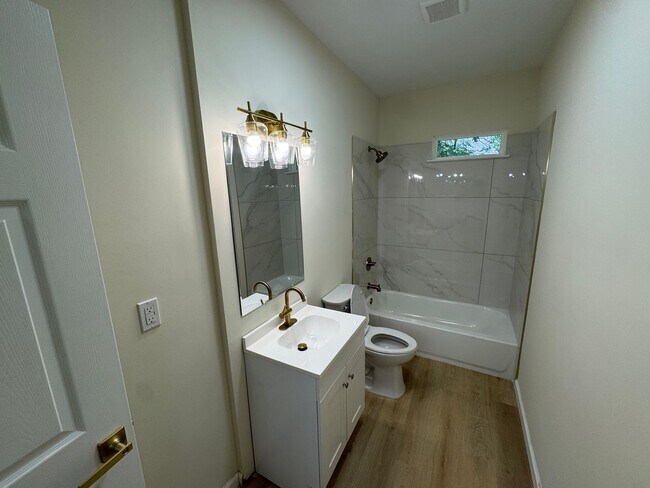 Building Photo - 2554 Selman Ave