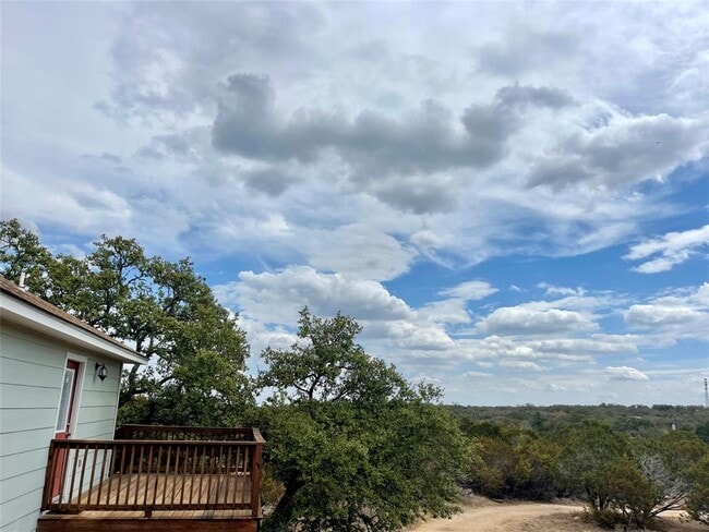 Building Photo - 207 Oakwood Loop