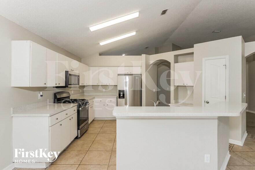 Building Photo - 1403 Scotch Pine Dr