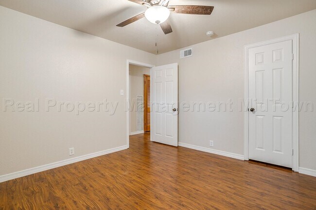 Building Photo - 1813 Thomas Pl