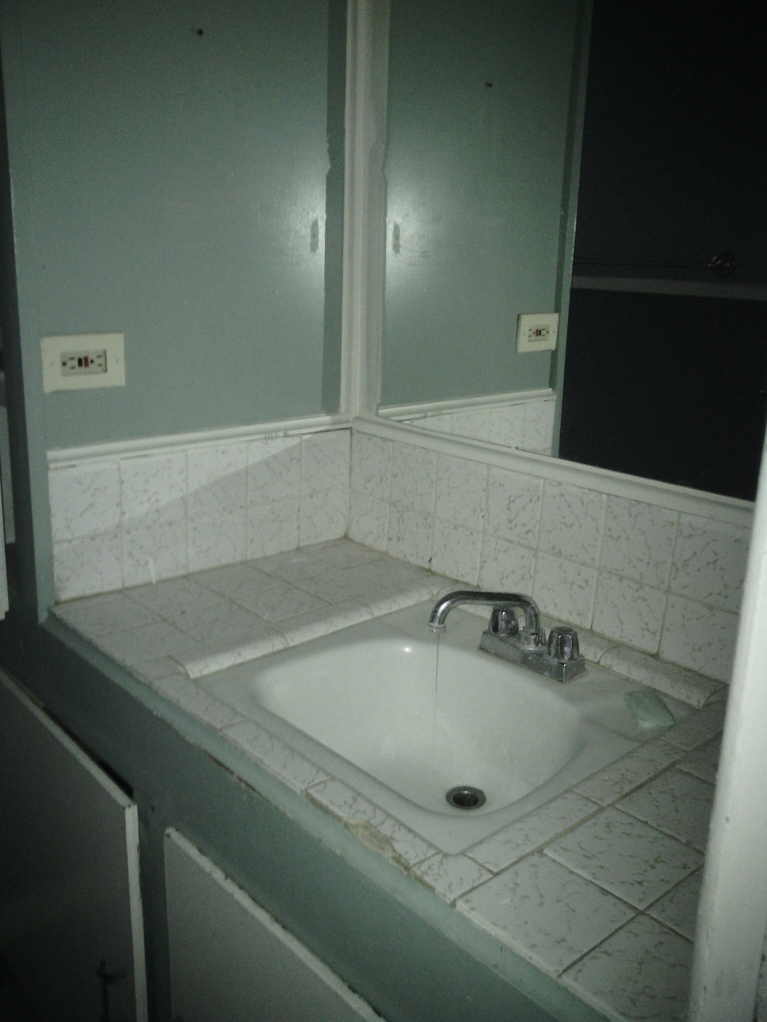 bathroom sink - 2323 Hicks Ave