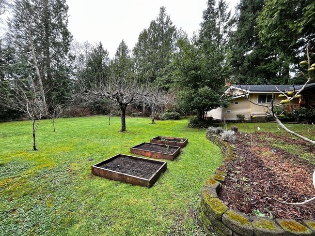 Building Photo - Well Maintained, Cozy, Furnished, Hansville Home on 3/4 Acre Lot!