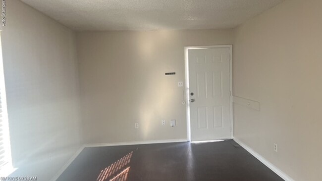 Building Photo - 207 Hosack St