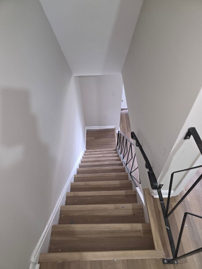 Building Photo - End Unit Townhouse