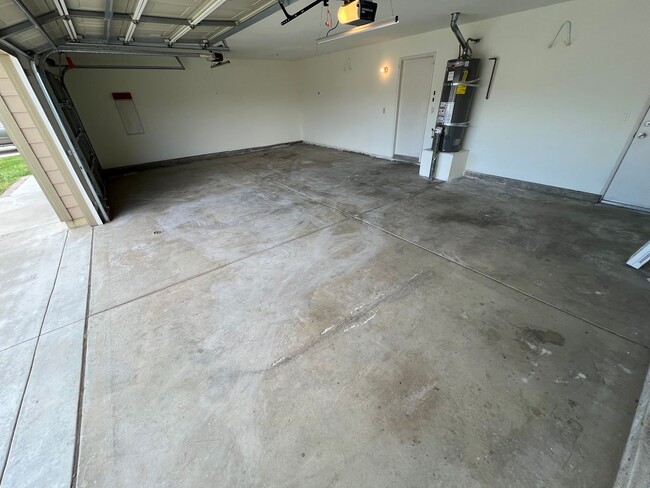 Building Photo - Spacious 3-Bedroom Home with Loft, 3-Car Garage & Large Backyard in Desirable South Loma Linda