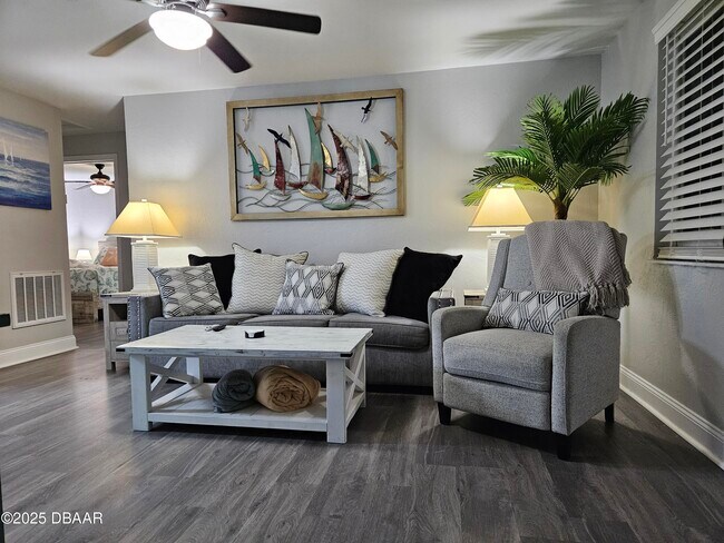 Building Photo - 62 Rivershore Dr