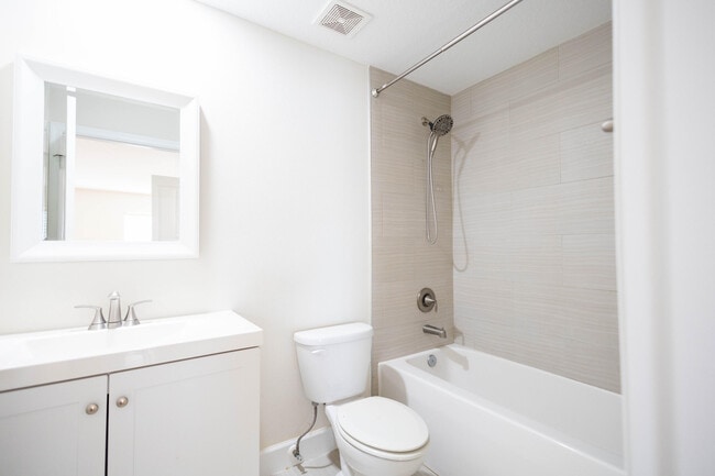 Building Photo - 12425 Westhampton Cir