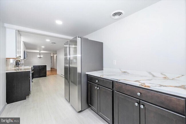 Building Photo - 6 Schaller Ln