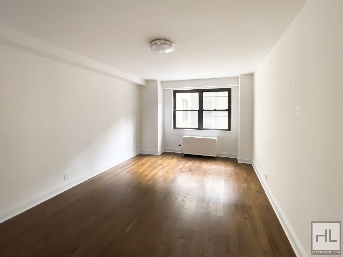 Building Photo - E 89 St