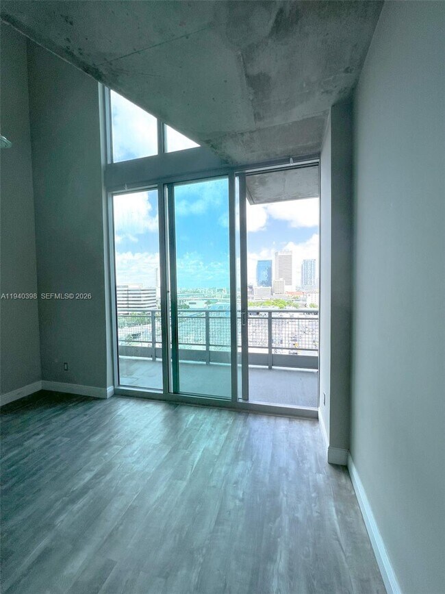 Building Photo - 690 SW 1st Ct