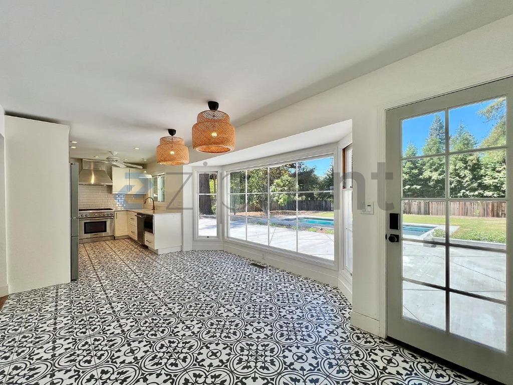 Building Photo - 1531 Silver Trail