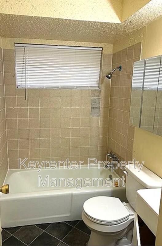 Building Photo - 5316 S Briarwood Dr