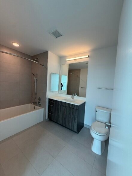 Building Photo - 70 W Huron St