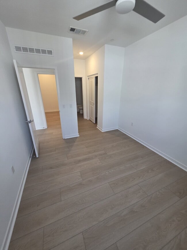 Building Photo - PRICE REDUCTION!! Sycamore Heights 3-Bedroom Condo  with 3 Full Baths 1588 Sq Ft of Modern Living!"