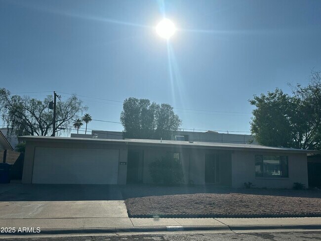 Building Photo - 1808 N Aster St