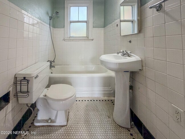 Building Photo - 1031 Inwood Terrace