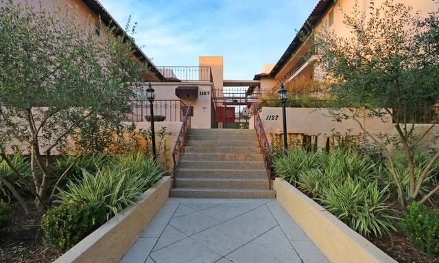 Building Photo - 1127 E Del Mar Blvd