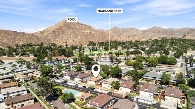 Building Photo - 3009 Canyon Crest Dr