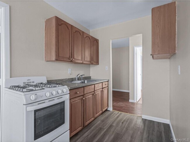 Building Photo - 1315 Dekoven St