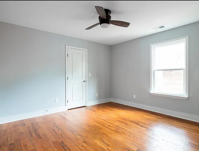 Building Photo - Spacious 5BR/3.5 BA Renovated Home Near Beltline with Off-Street Parking