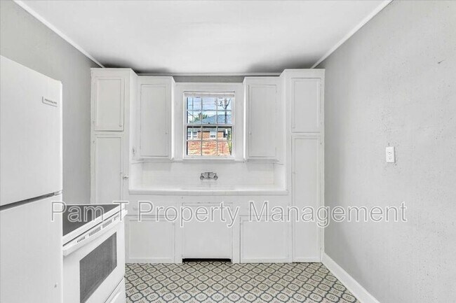 Building Photo - 740 E.45th St. #2
