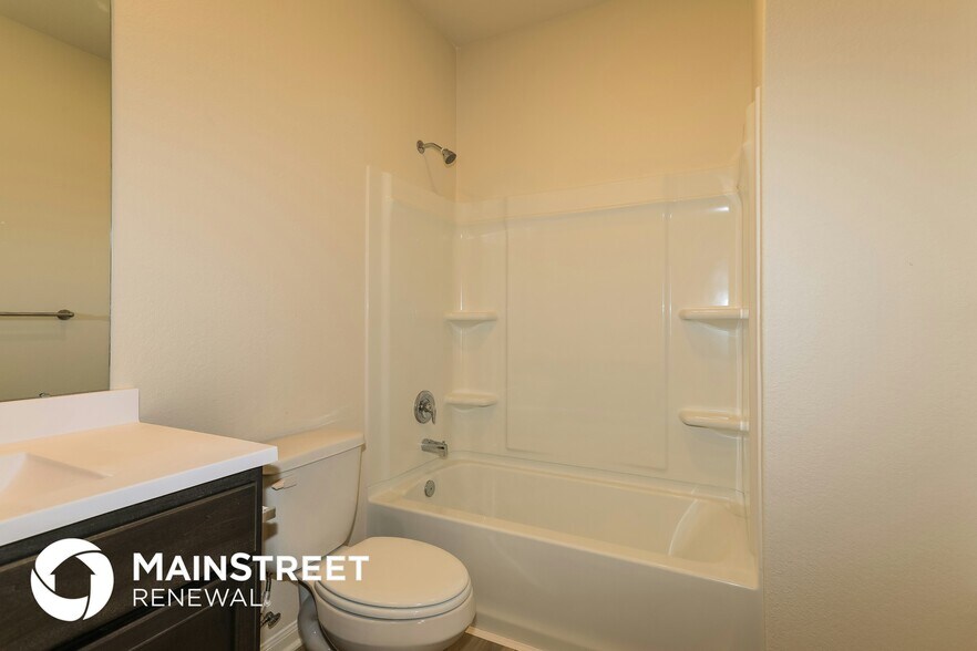 Building Photo - 26865 Steinbeck Dr