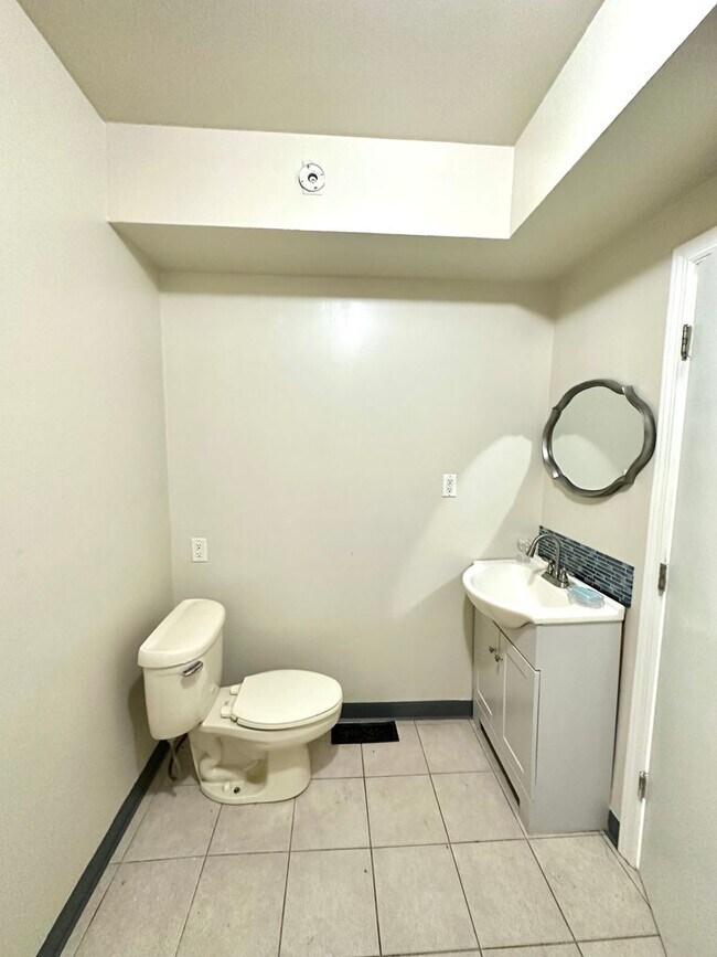 Building Photo - Adorable 2 Bed, 1.5 Bath Home in Beechview - Convenient Location, First Floor Laundry - Available...