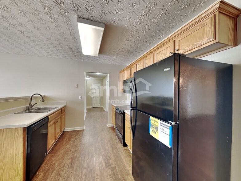 Building Photo - 1760 Neighborhood Walk