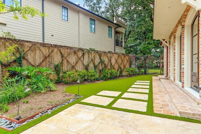 Building Photo - 2435 Stanmore Dr