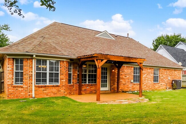 Building Photo - 11591 Millwind Dr