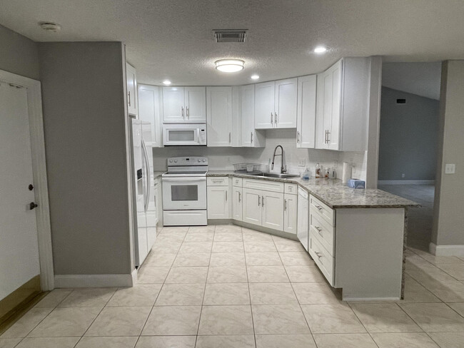 Building Photo - 9173 Tivoli Pl
