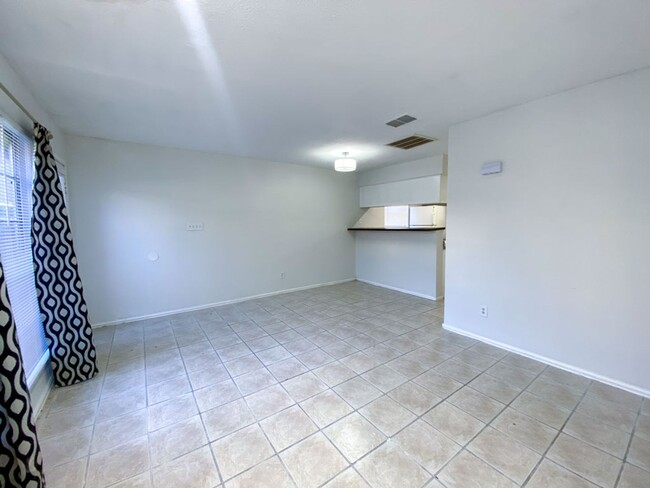 Building Photo - $300 OFF 1ST MONTH RENT IF YOU MOVE IN WIT...