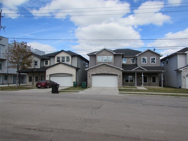 Building Photo - 3249 Dixie Dr