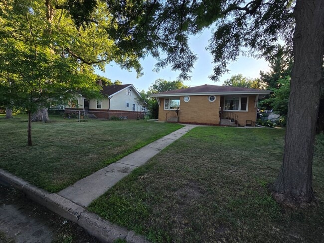 Building Photo - 4229-4231 Unity Ave N