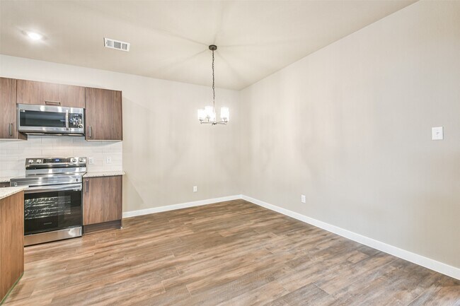 Building Photo - 25105 Pacific Wren Dr