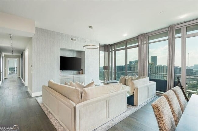 Building Photo - 1065 Peachtree St NE