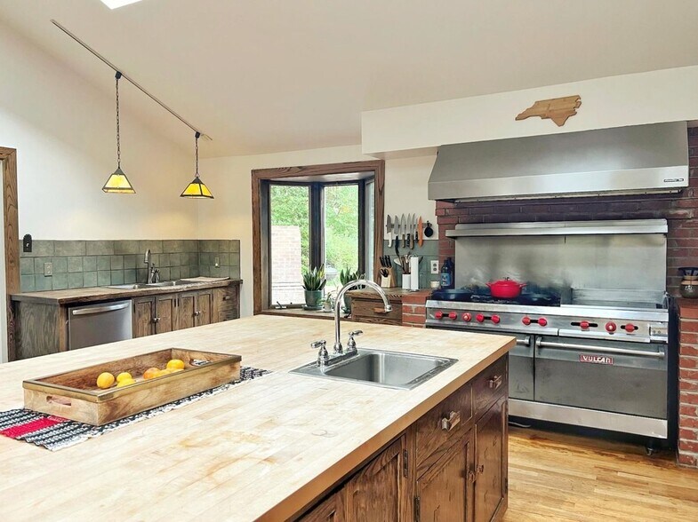 Primary Photo - 525 Birnamwood Dr