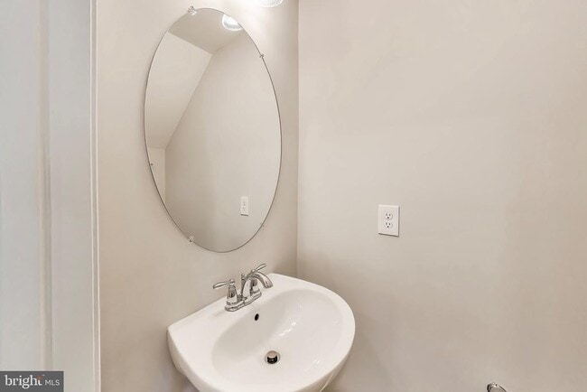 Building Photo - 645 Diamondback Dr