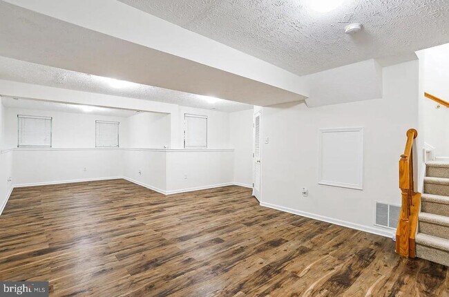 Building Photo - 15 Silver Birch Ct
