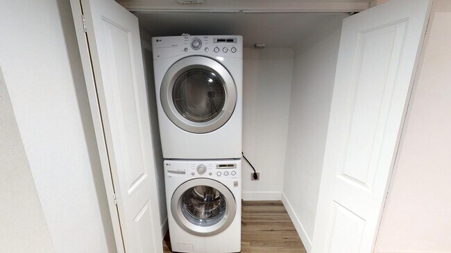 Building Photo - Renovated Park Hill brick home with large backyard