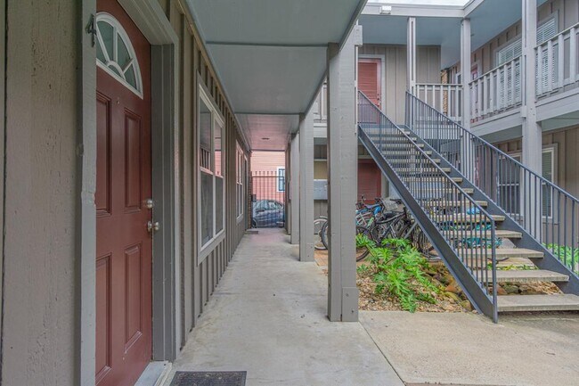 Building Photo - 600 19th St