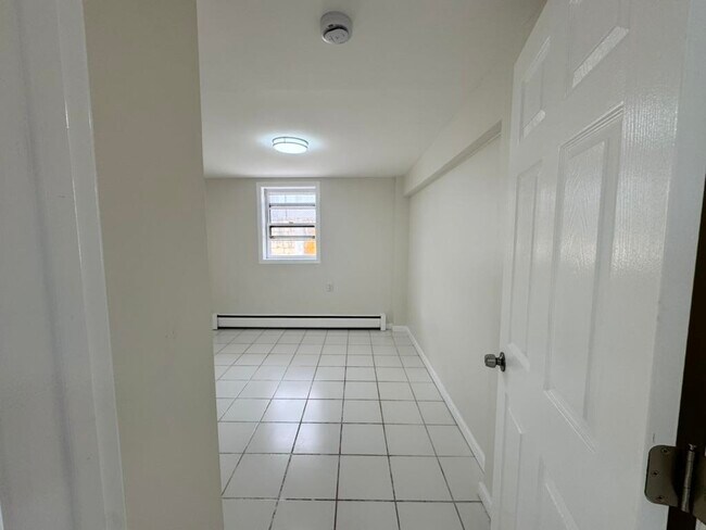 Building Photo - 253 Webster Ave