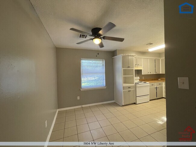 Building Photo - 5804 NW Liberty Ave